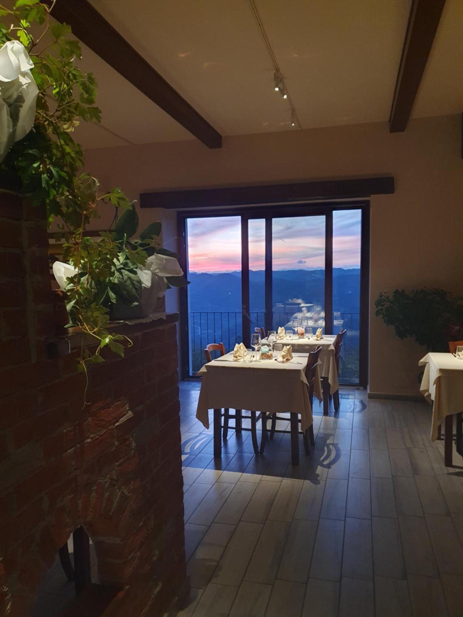 Ristorante Albergo 'L Bunet Cortemilia Exteriér fotografie